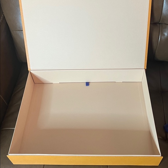 Louis Vuitton Box & Bag - Picture 5 of 11